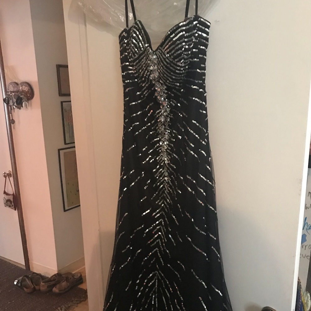 Mori Lee formal gown (black) size 6